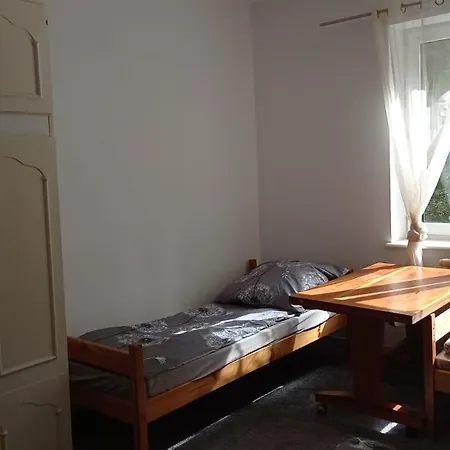 Tanie Pokoj Nr 6 1-4 Osobowy Z Lazienka Na Korytarzu Gdansk