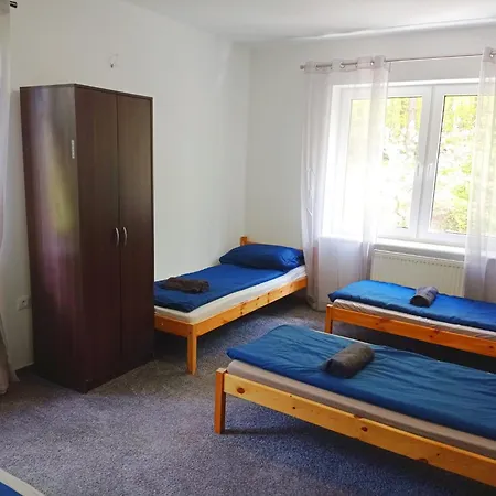 Tanie Pokoj Nr 6 1-4 Osobowy Z Lazienka Na Korytarzu Apartment Gdansk