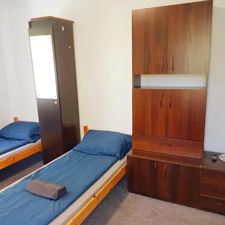 Appartamento Tanie Pokoj Nr 6 1-4 Osobowy Z Lazienka Na Korytarzu